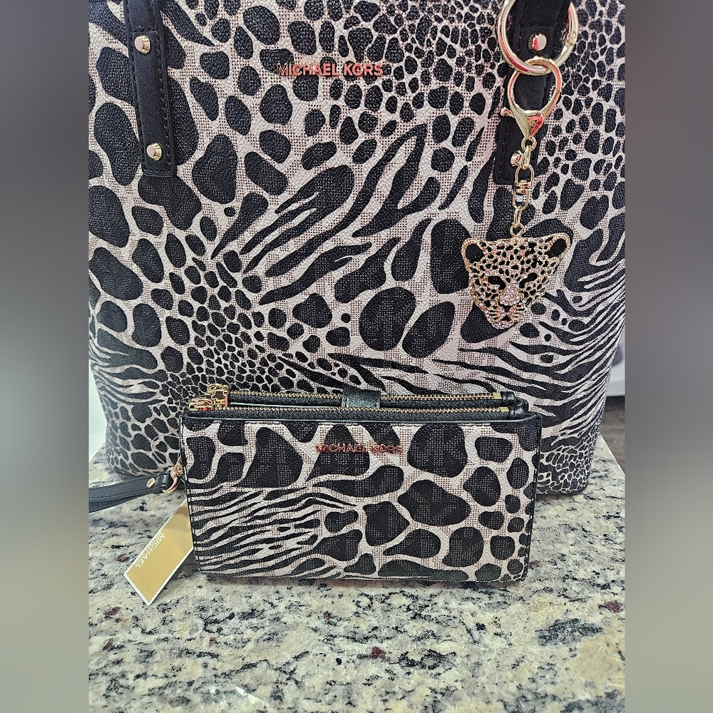Michael Kors Carter 2 PC Tote SET -  NWT - Picture 12 of 15